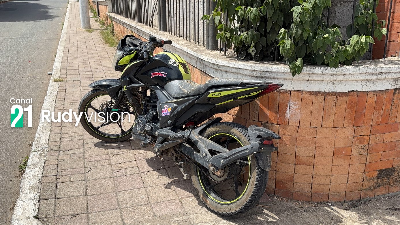 MOTORISTA EN PRESUNTO ESTADO DE EBRIEDAD COLISIONA CONTRA PARED DE CONDOMINIO EN SANTA CRUZ DEL QUICHÉ — foto 4