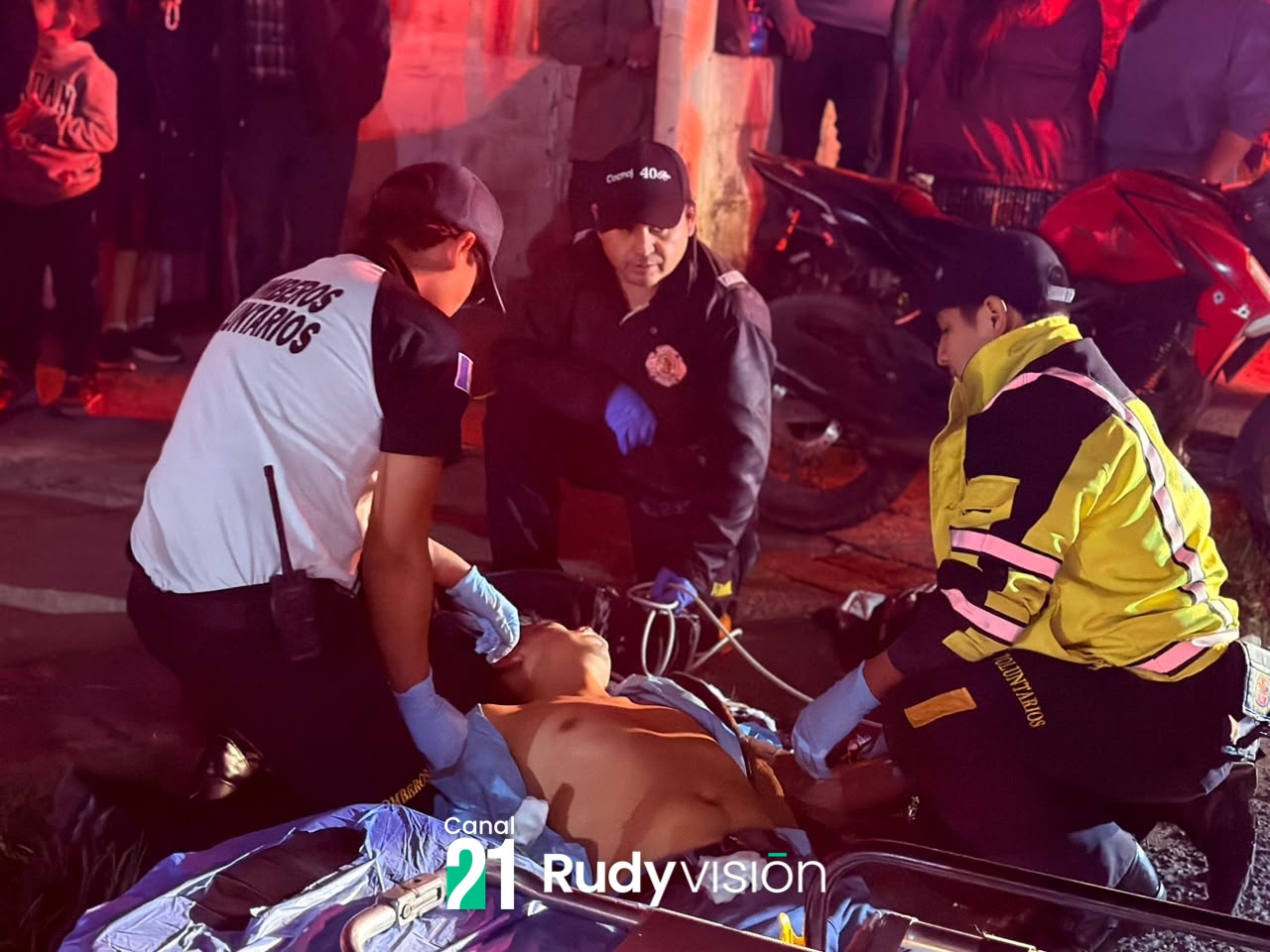 MOTORISTA PIERDE EL CONTROL Y CAE SOBRE LA CINTA ASFÁLTICA EN CHITATUL — foto 3