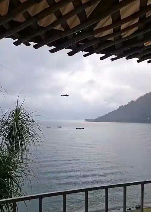 HELICÓPTERO CAE EN AGUAS DEL LAGO DE ATITLÁN, SOLOLÁ