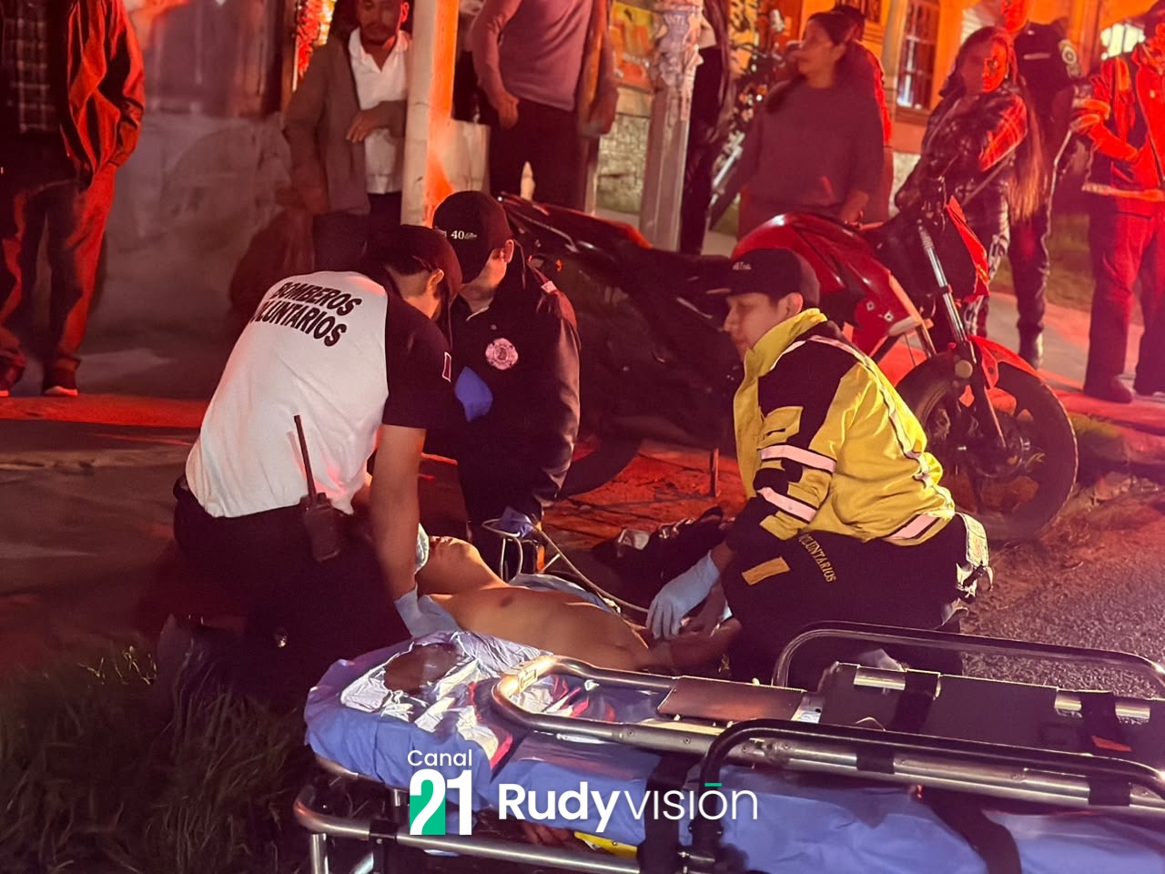 MOTORISTA PIERDE EL CONTROL Y CAE SOBRE LA CINTA ASFÁLTICA EN CHITATUL — foto 4