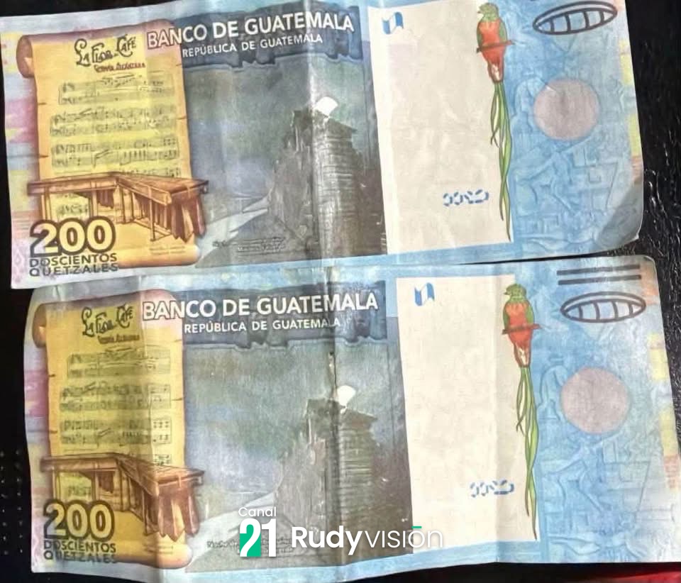 VECINOS DE CRUZ CHICH, JOYABAJ, RETIENEN A DOS HOMBRES SEÑALADOS DE INTENTAR PAGAR CON BILLETES FALSOS — foto 3